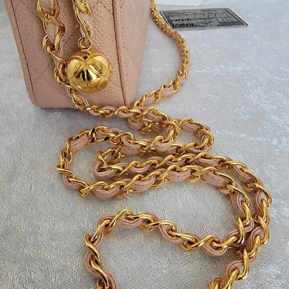 CHANEL PINK CAVIAR DIAMOND 'CC' VINTAGE CAMERA BAG MINI - Picture 11 of 16